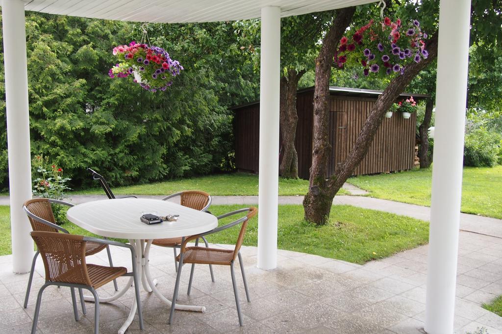 Maenni Guesthouse Haapsalu Exterior foto